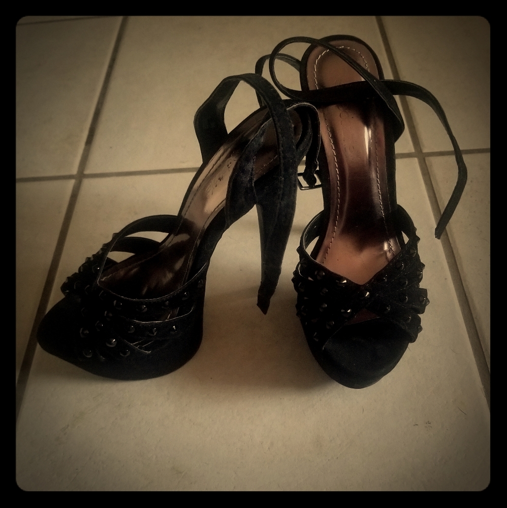 Shoedazzle heels size 6